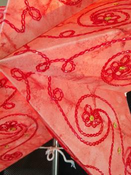 Preview: Babul Batik rot - Faltbarer Leuchtstern, Weihnachtsstern aus Papier mit 5 Zacken, 60 cm